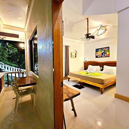 Cocoloco Beach Resort Manoc-Manoc Bagian luar foto