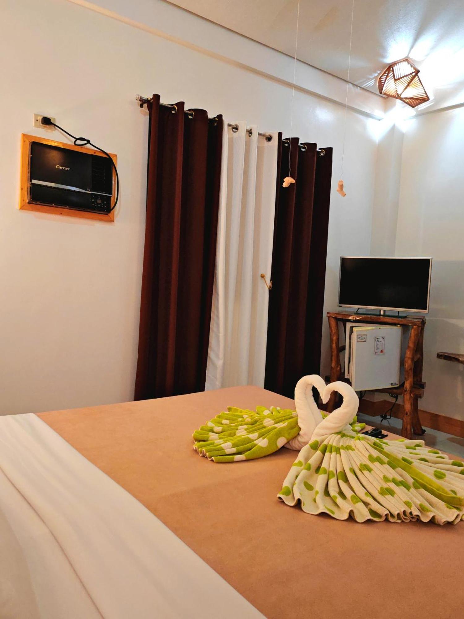 Cocoloco Beach Resort Manoc-Manoc Bagian luar foto