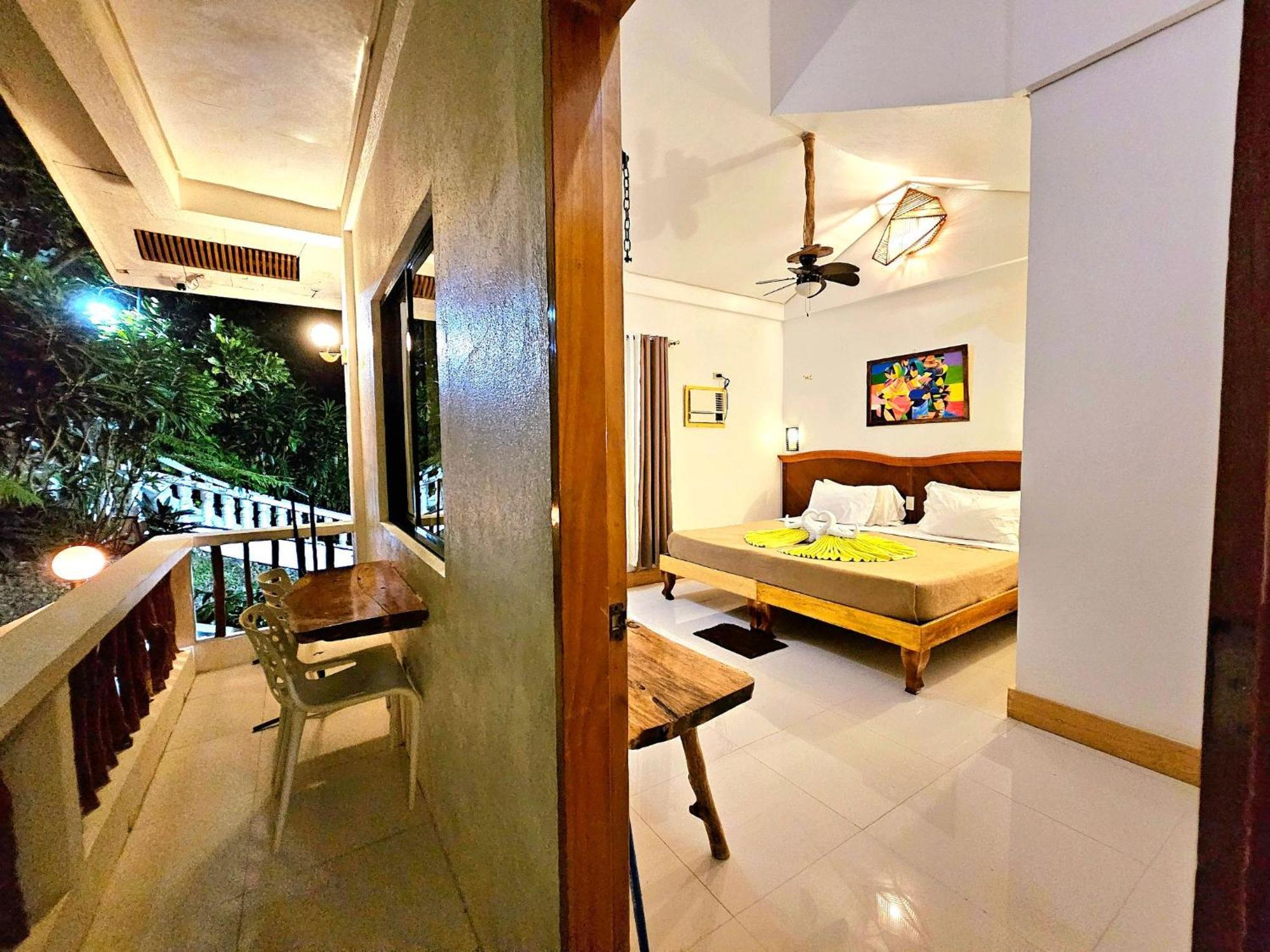 Cocoloco Beach Resort Manoc-Manoc Bagian luar foto
