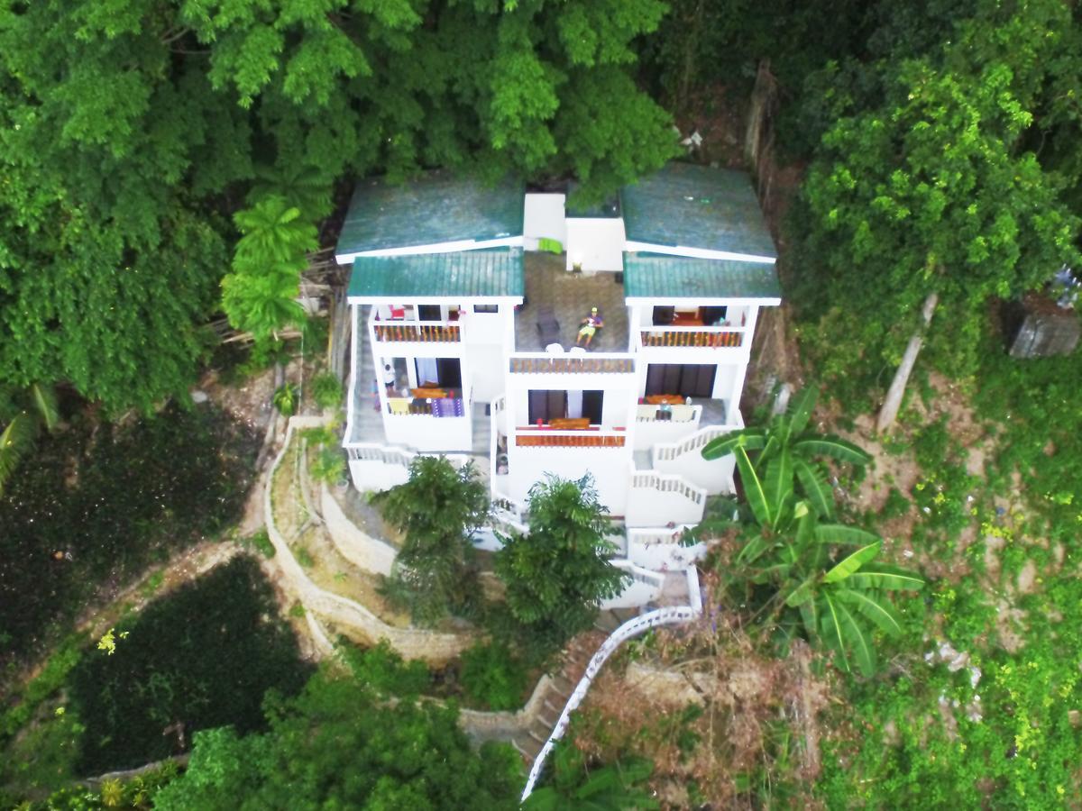 Cocoloco Beach Resort Manoc-Manoc Bagian luar foto