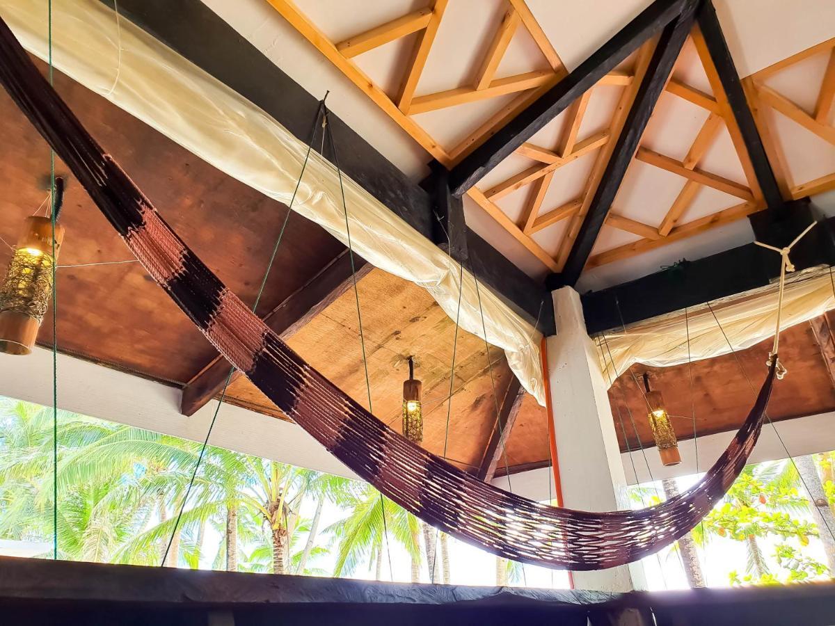 Cocoloco Beach Resort Manoc-Manoc Bagian luar foto