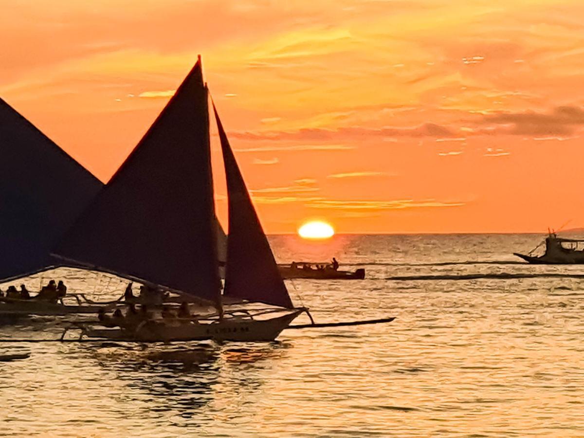 Cocoloco Beach Resort Manoc-Manoc Bagian luar foto