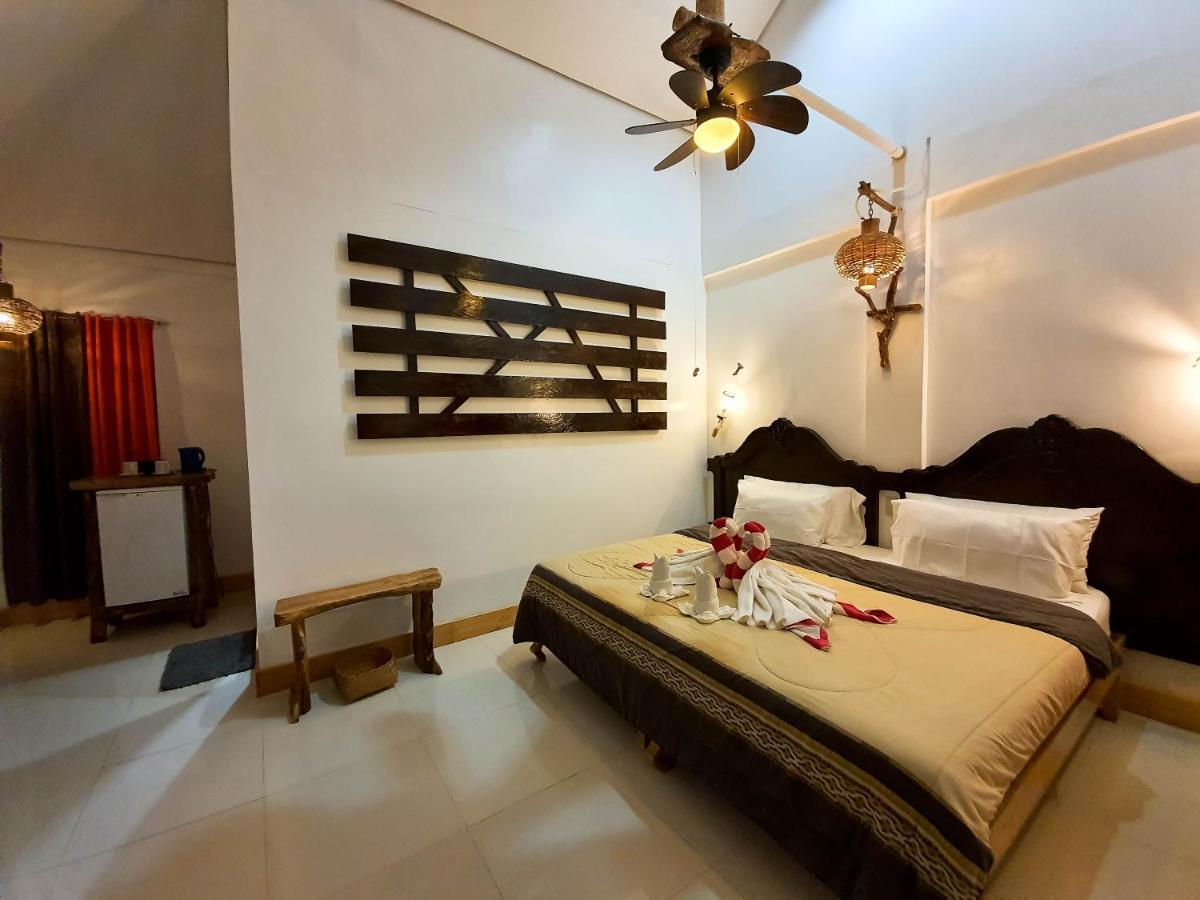 Cocoloco Beach Resort Manoc-Manoc Bagian luar foto