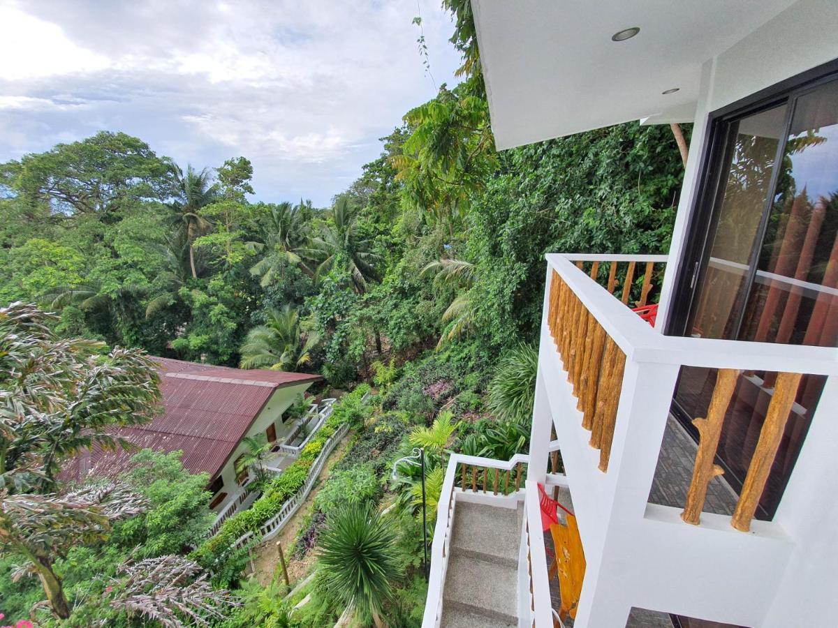 Cocoloco Beach Resort Manoc-Manoc Bagian luar foto