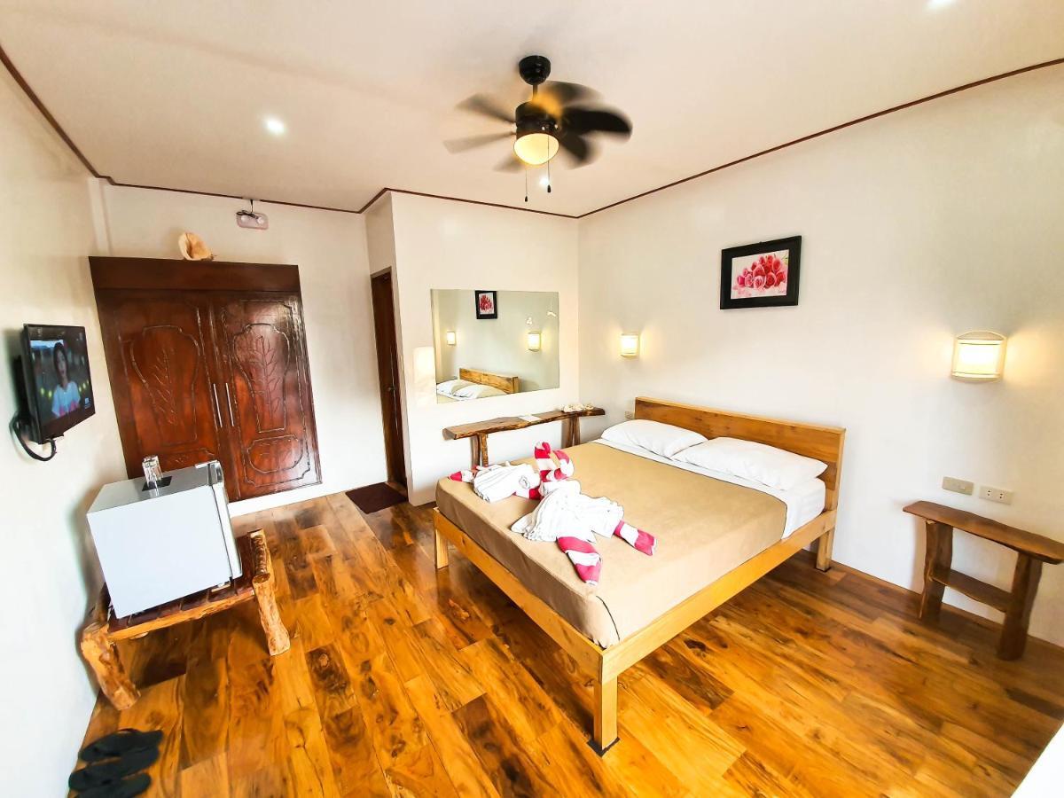 Cocoloco Beach Resort Manoc-Manoc Bagian luar foto