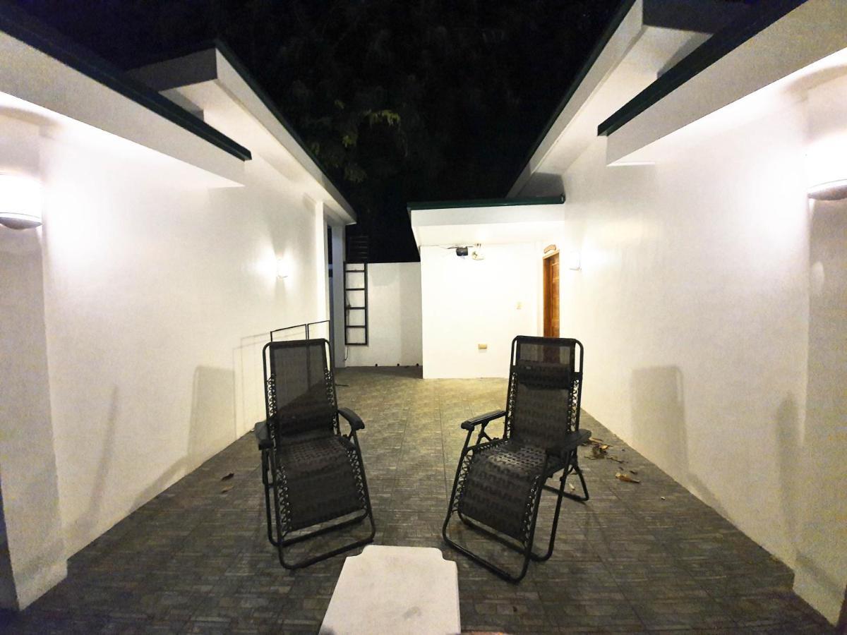 Cocoloco Beach Resort Manoc-Manoc Bagian luar foto