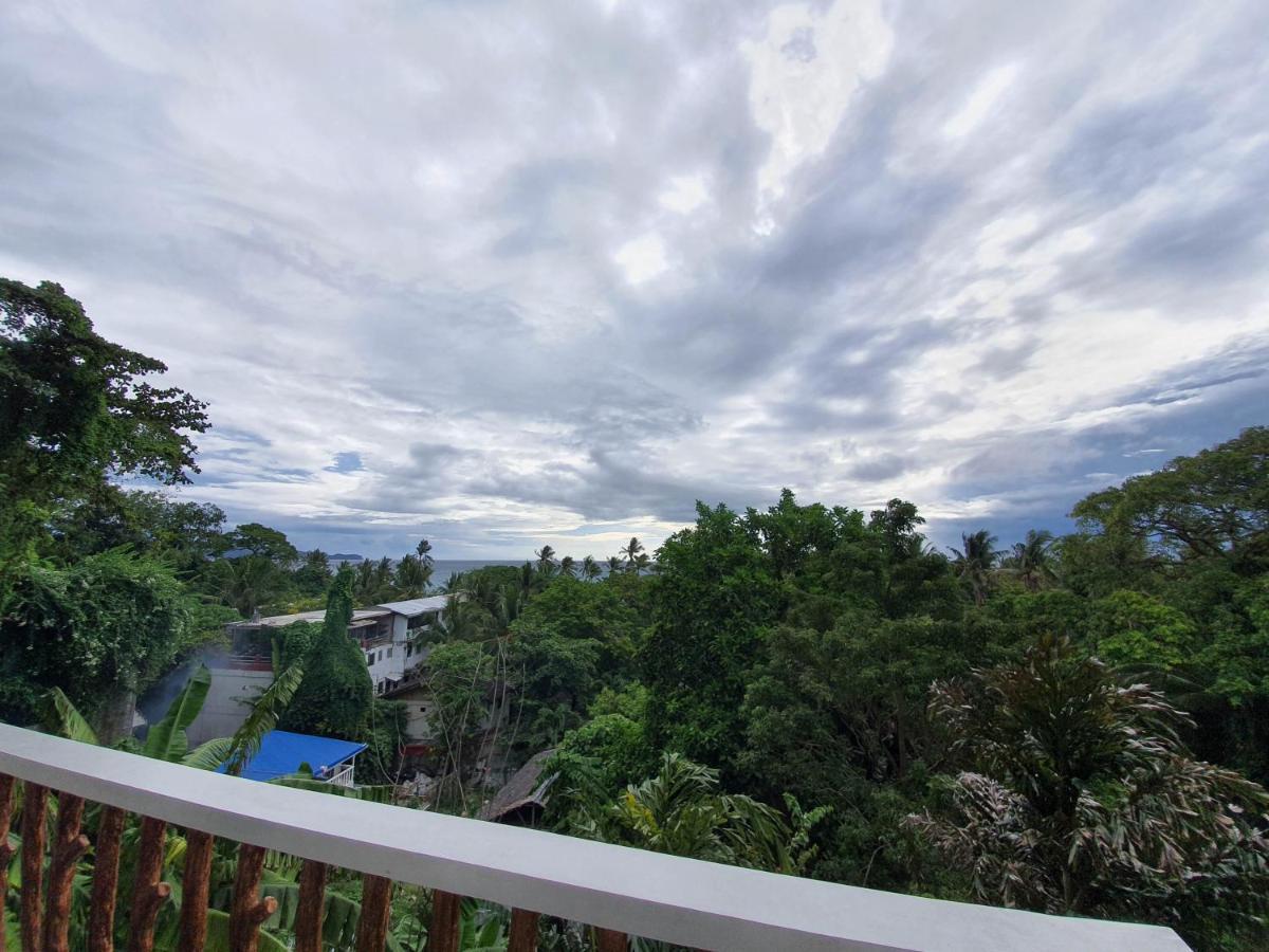 Cocoloco Beach Resort Manoc-Manoc Bagian luar foto
