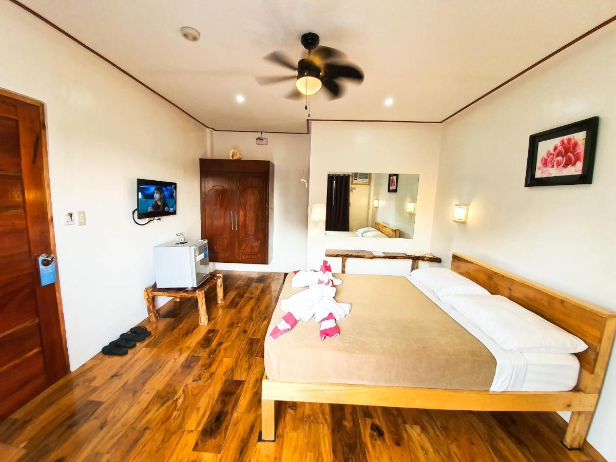 Cocoloco Beach Resort Manoc-Manoc Bagian luar foto
