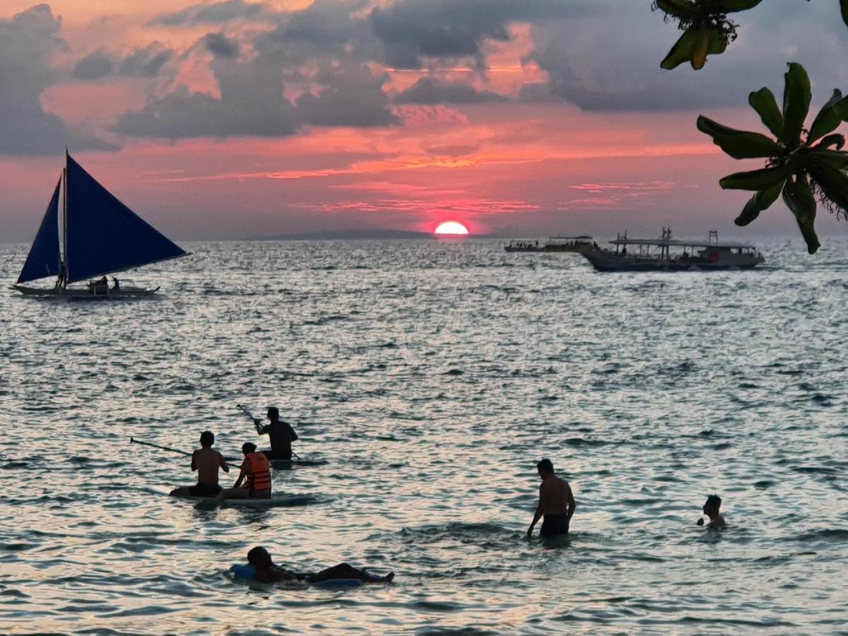 Cocoloco Beach Resort Manoc-Manoc Bagian luar foto