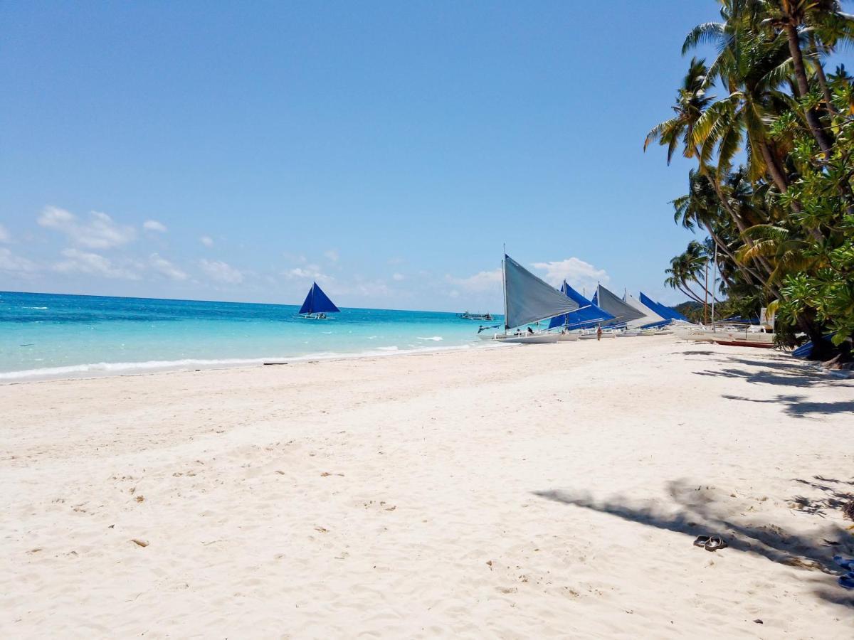 Cocoloco Beach Resort Manoc-Manoc Bagian luar foto