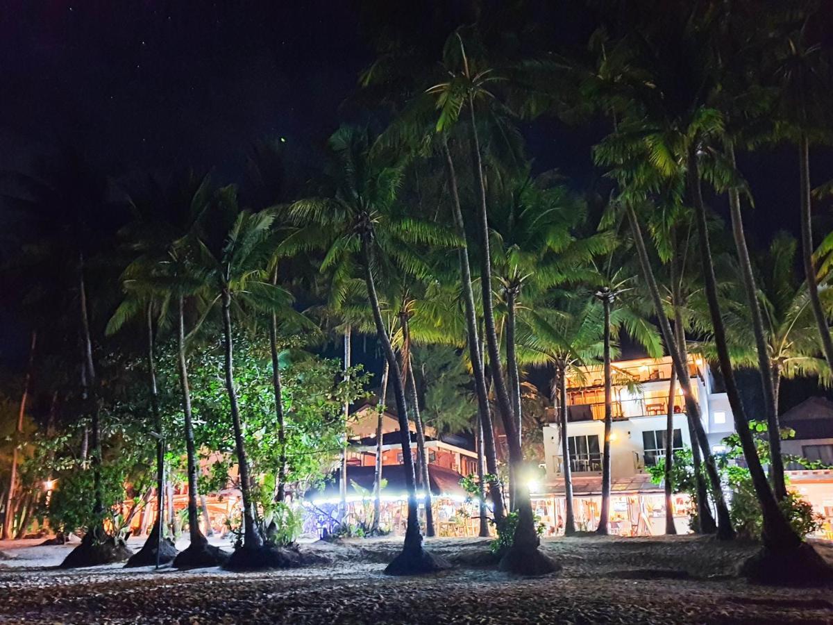 Cocoloco Beach Resort Manoc-Manoc Bagian luar foto