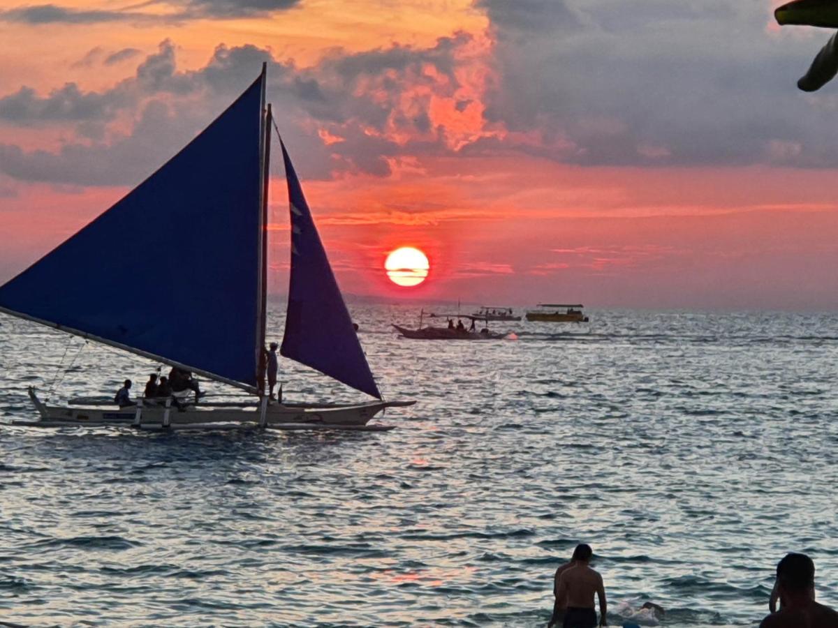 Cocoloco Beach Resort Manoc-Manoc Bagian luar foto