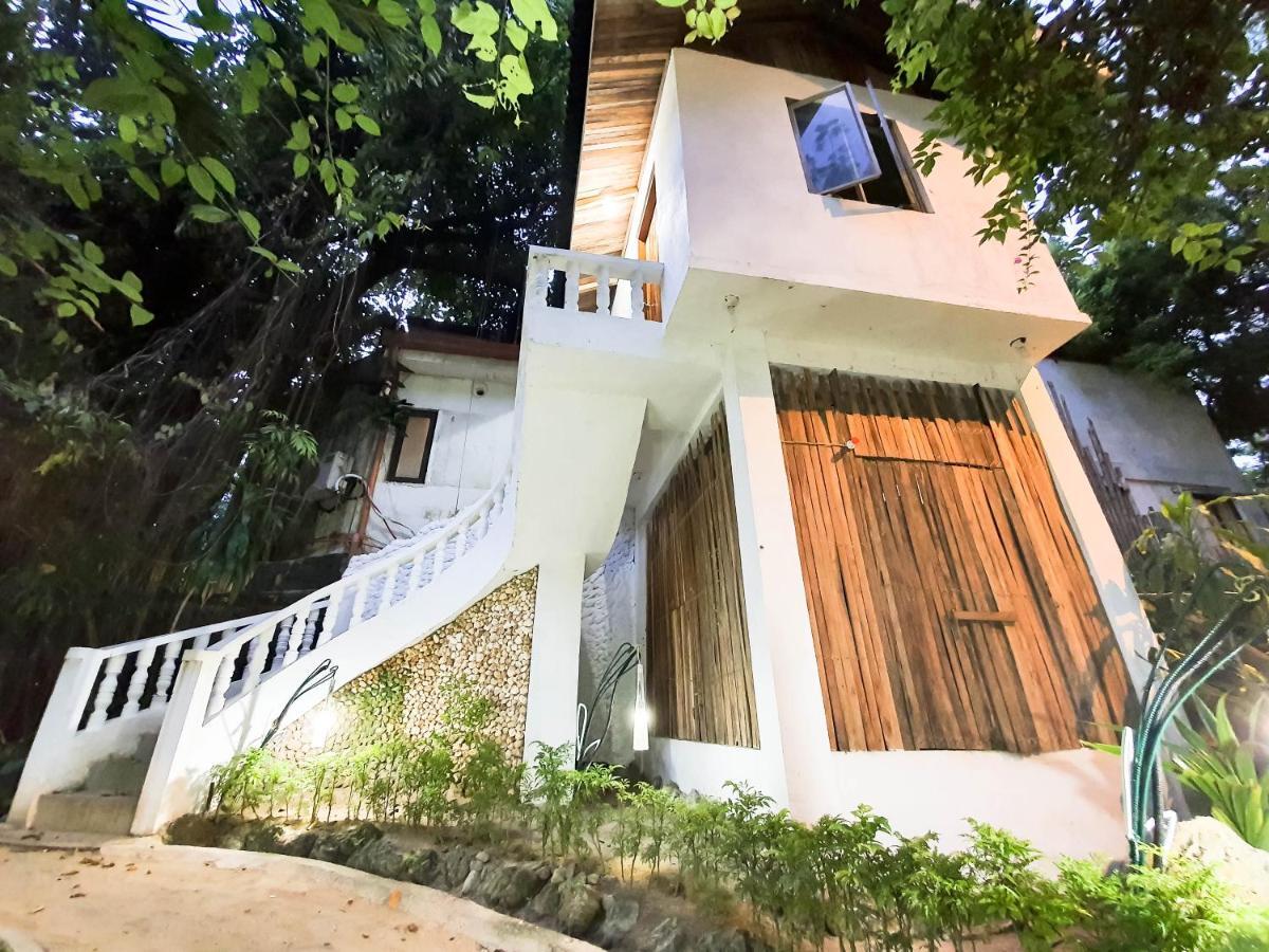 Cocoloco Beach Resort Manoc-Manoc Bagian luar foto