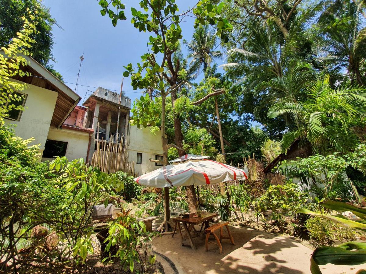 Cocoloco Beach Resort Manoc-Manoc Bagian luar foto