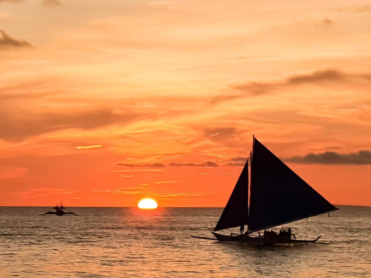 Cocoloco Beach Resort Manoc-Manoc Bagian luar foto