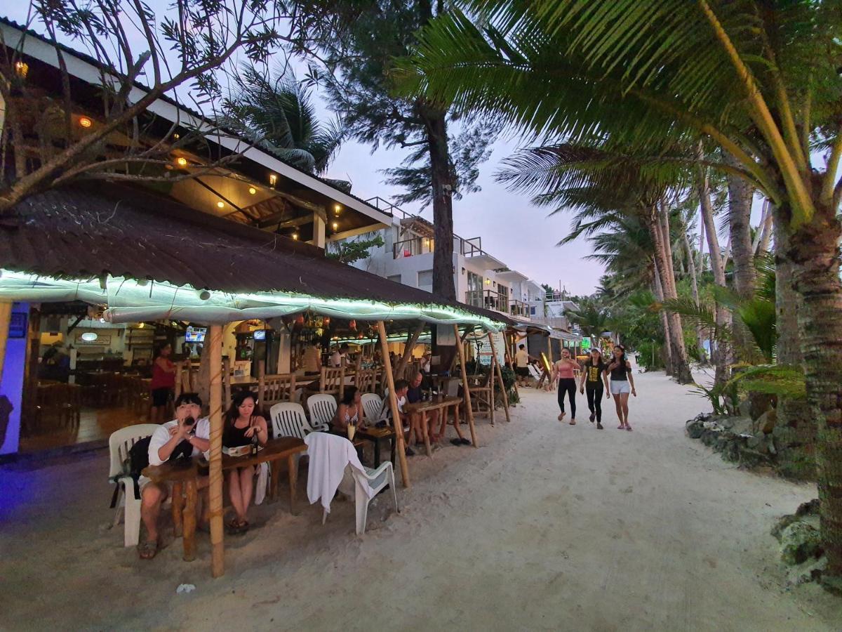 Cocoloco Beach Resort Manoc-Manoc Bagian luar foto
