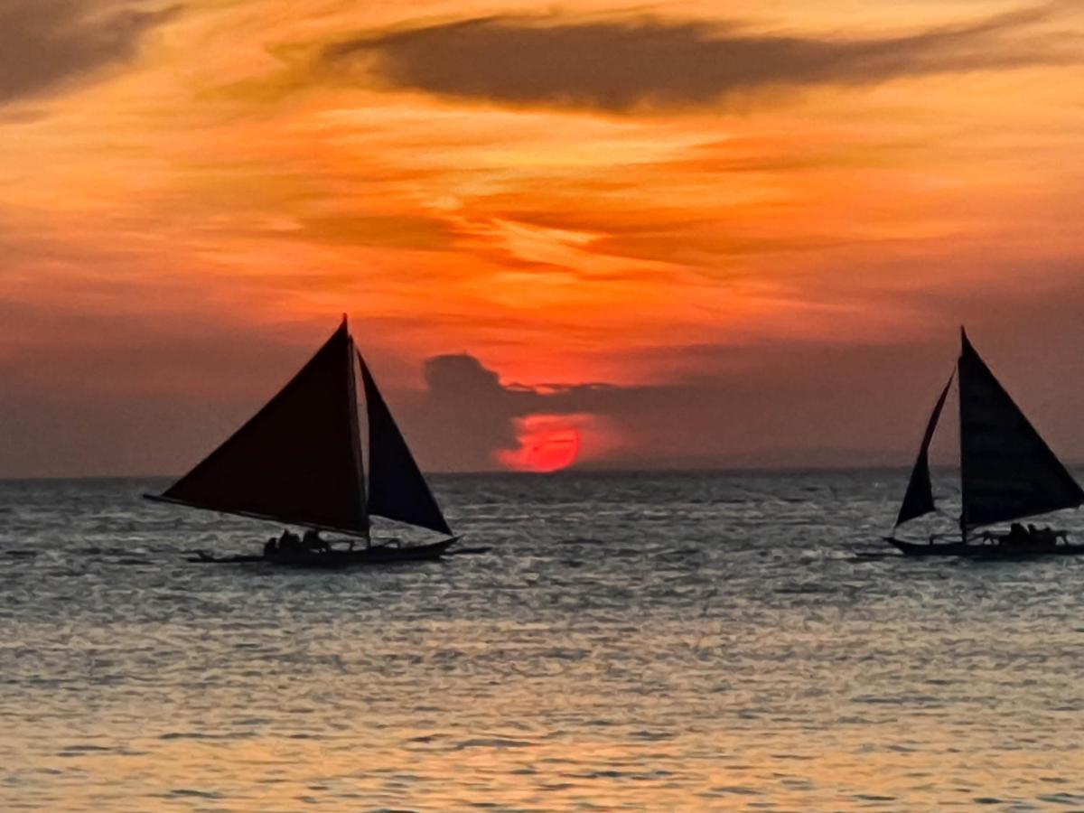 Cocoloco Beach Resort Manoc-Manoc Bagian luar foto