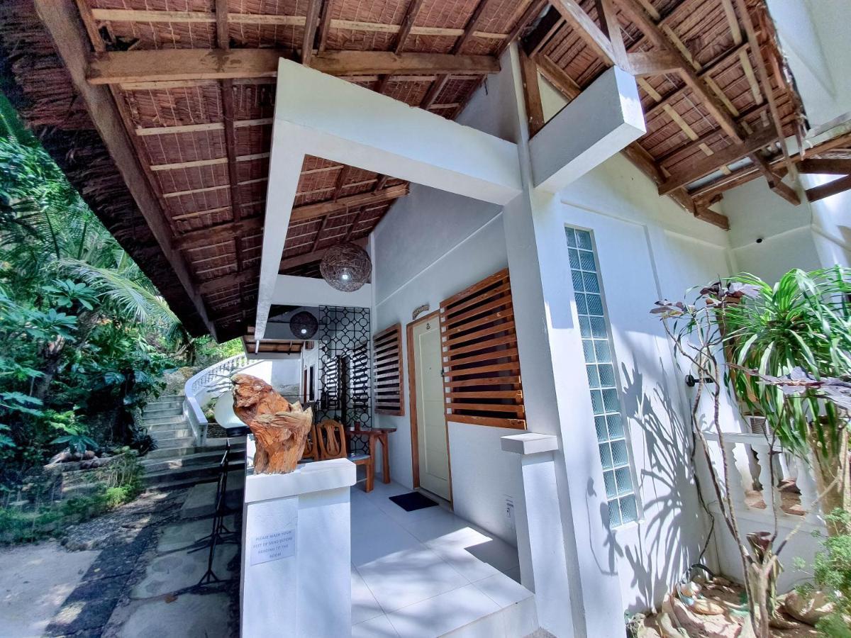Cocoloco Beach Resort Manoc-Manoc Bagian luar foto