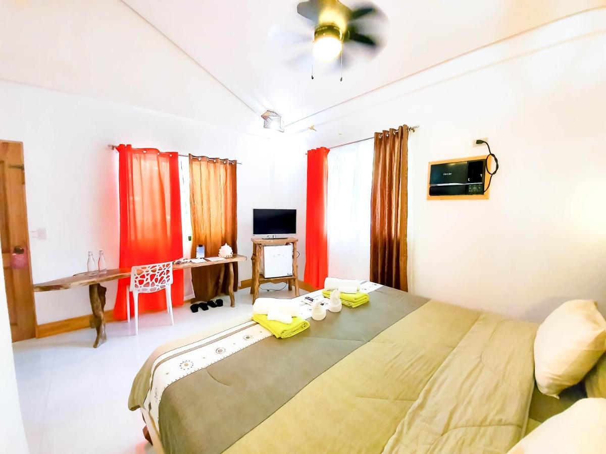 Cocoloco Beach Resort Manoc-Manoc Bagian luar foto