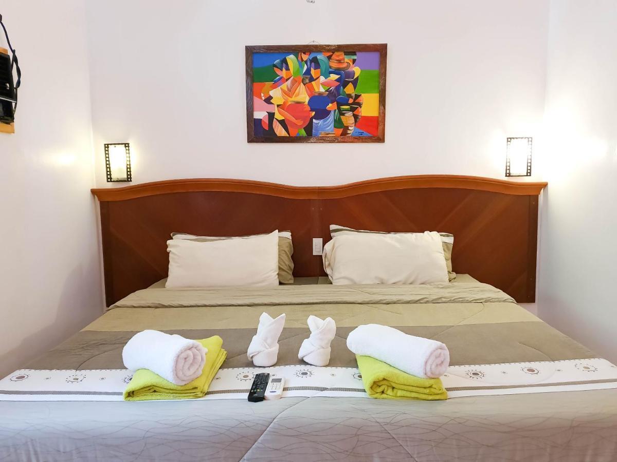Cocoloco Beach Resort Manoc-Manoc Bagian luar foto