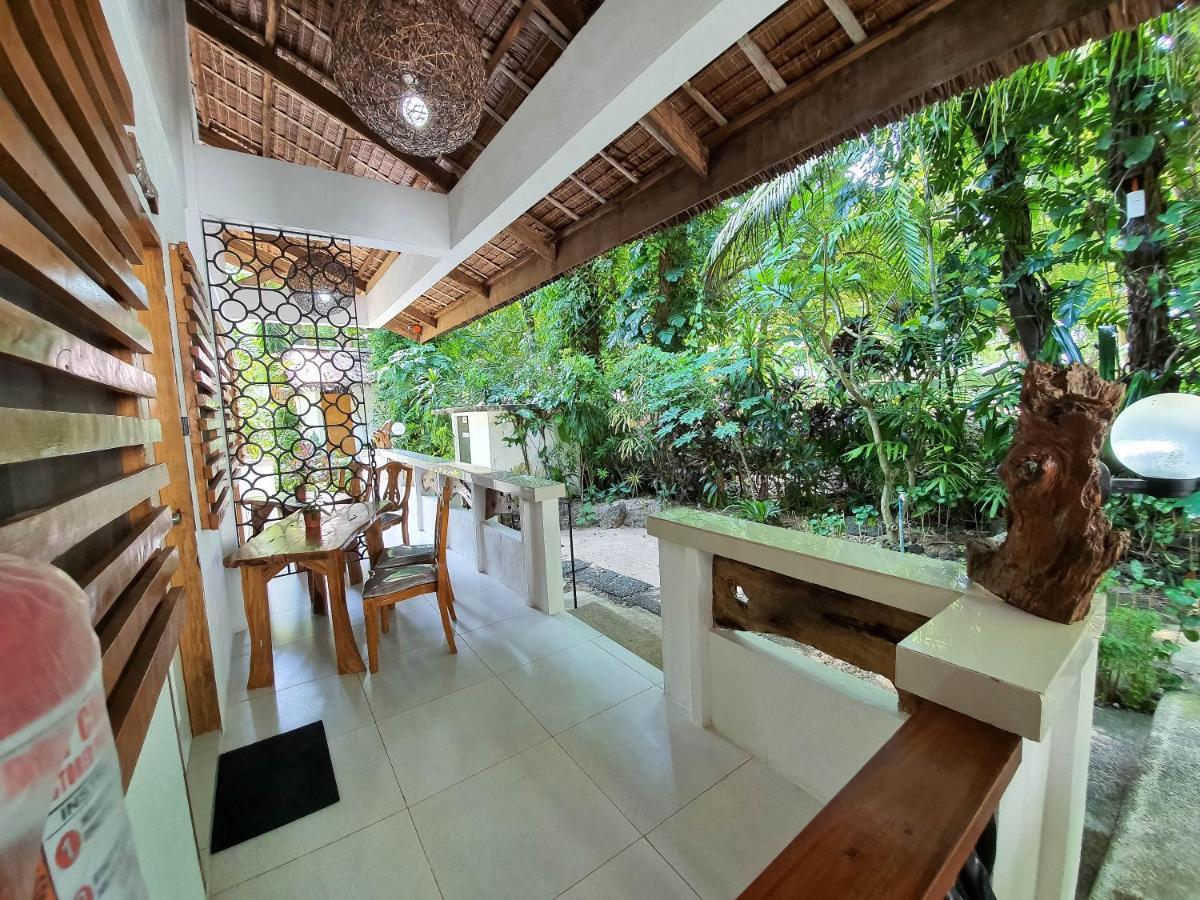 Cocoloco Beach Resort Manoc-Manoc Bagian luar foto