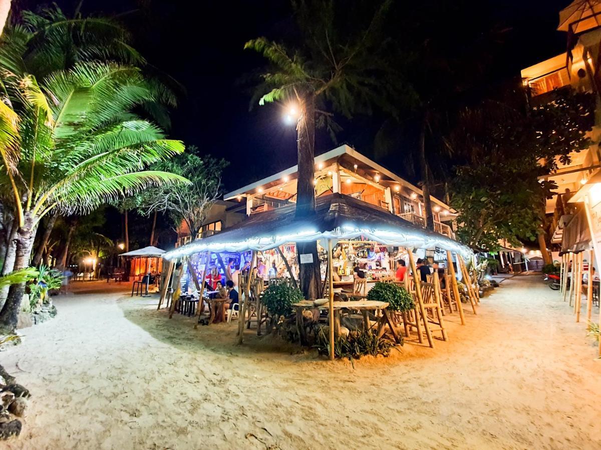 Cocoloco Beach Resort Manoc-Manoc Bagian luar foto